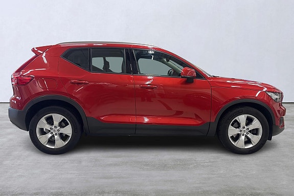 Volvo XC40 3 of 23