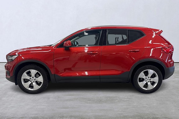 Volvo XC40 2 of 23