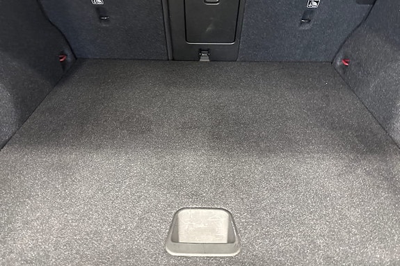 Volvo XC40 13 of 23