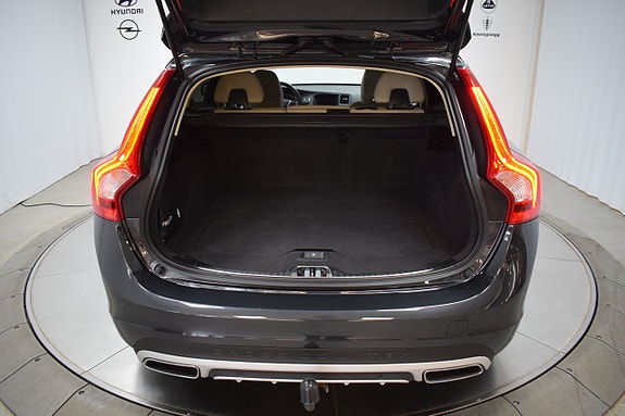 Volvo V60 Cross Country 10 of 29