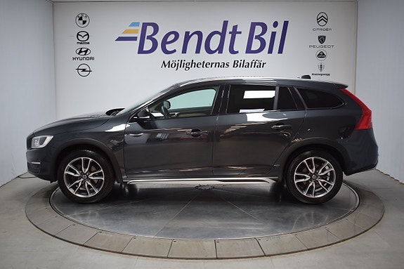 Volvo V60 Cross Country 7 of 29