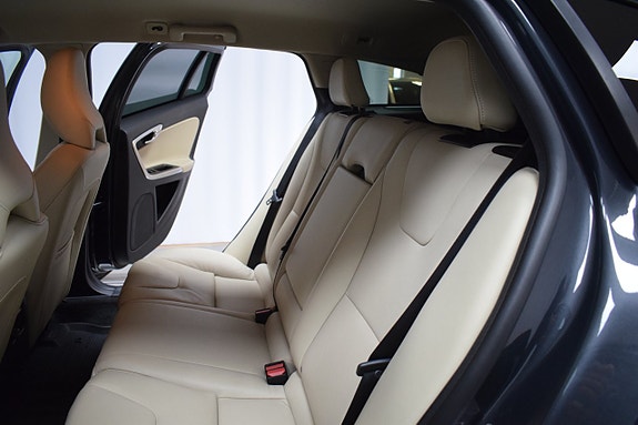 Volvo V60 Cross Country 27 of 29