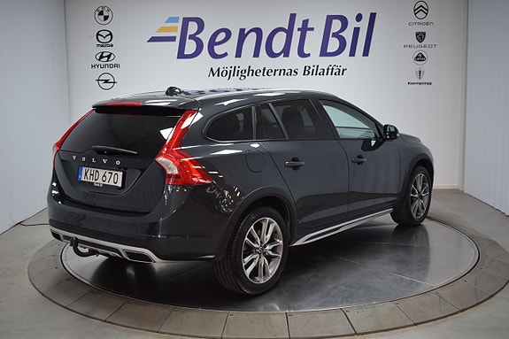 Volvo V60 Cross Country 3 of 29