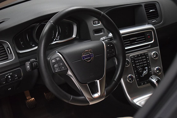 Volvo V60 Cross Country 11 of 29