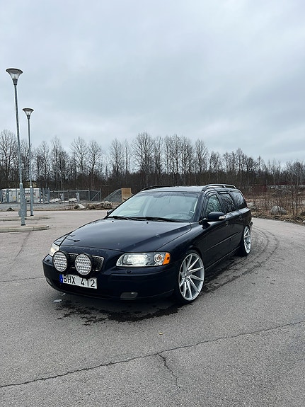 Volvo V70 2 of 4