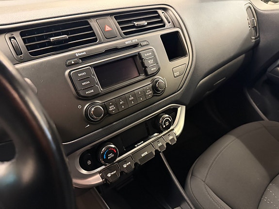 Kia Rio 12 of 12
