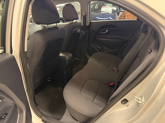 Kia Rio 10 of 12