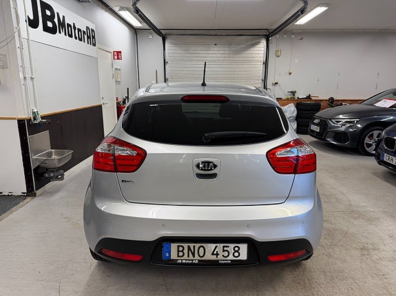 Kia Rio 7 of 12