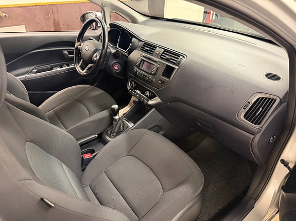 Kia Rio 9 of 12
