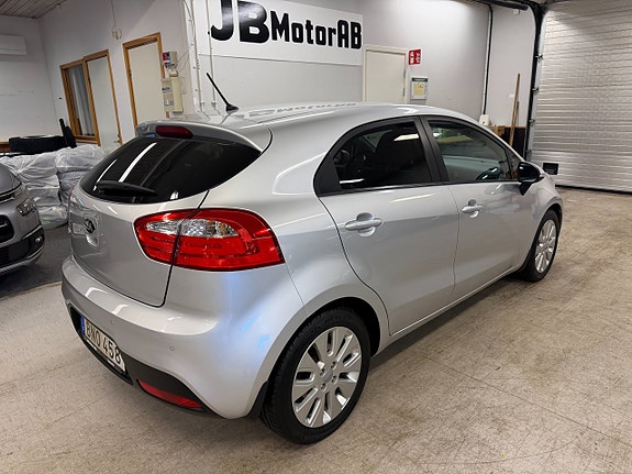 Kia Rio 6 of 12