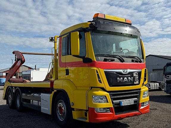MAN TGS 26,460 6X2-4 LL Serie 7523 2 of 16