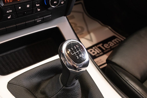 BMW 320i 21 of 21