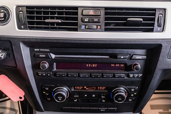 BMW 320i 20 of 21