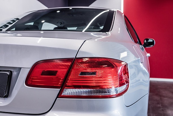 BMW 320i 9 of 21