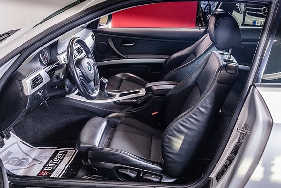 BMW 320i 13 of 21