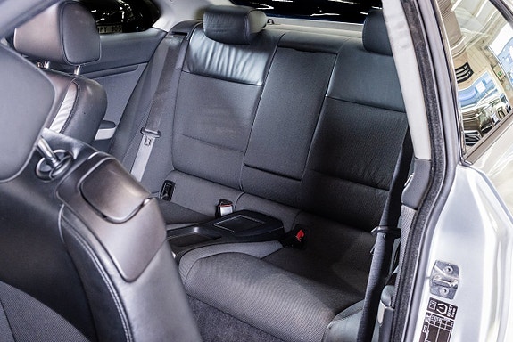 BMW 320i 15 of 21