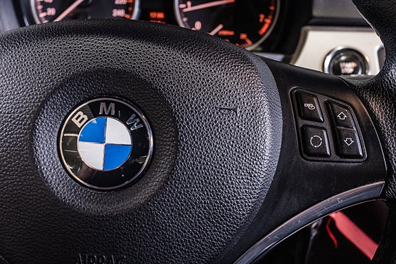 BMW 320i 18 of 21