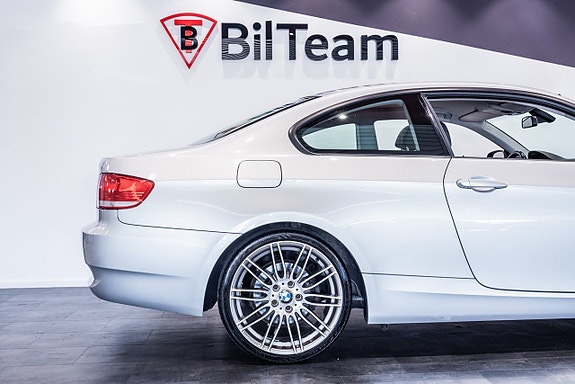 BMW 320i 10 of 21