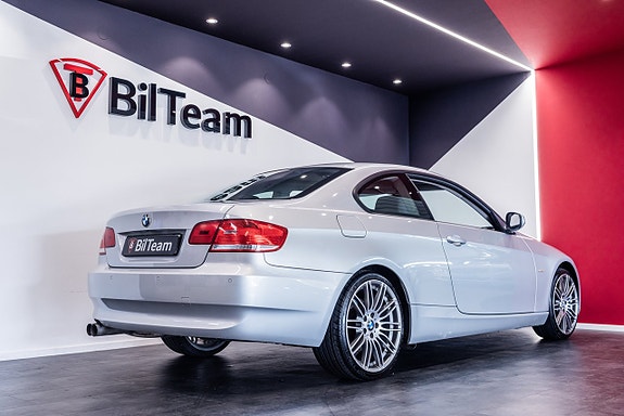 BMW 320i 8 of 21
