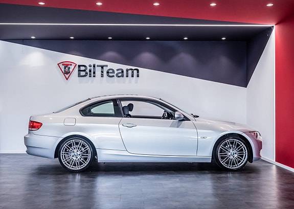 BMW 320i 11 of 21