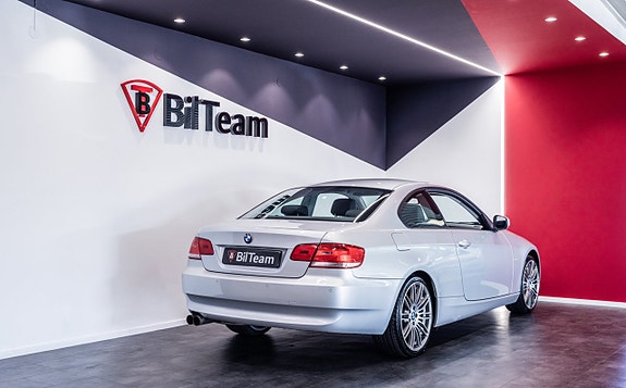 BMW 320i 6 of 21