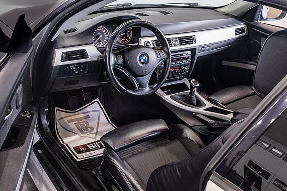BMW 320i 12 of 21