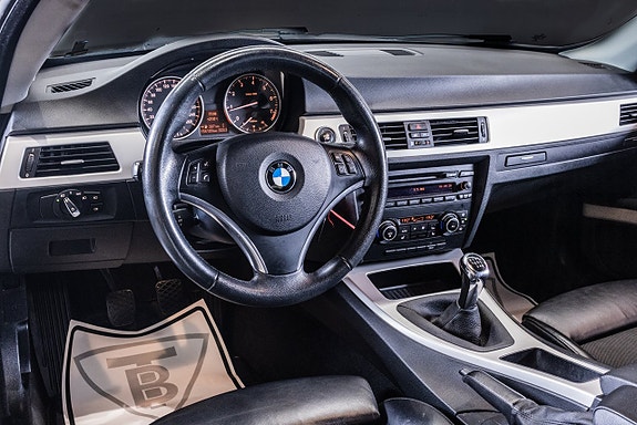 BMW 320i 16 of 21