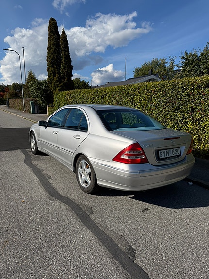 Mercedes-Benz C200 3 of 13