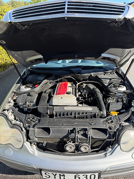 Mercedes-Benz C200 9 of 13