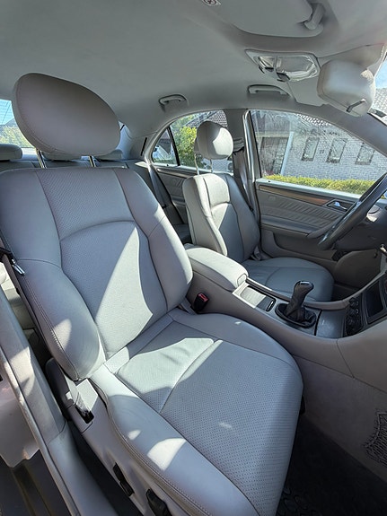 Mercedes-Benz C200 7 of 13