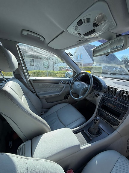 Mercedes-Benz C200 5 of 13