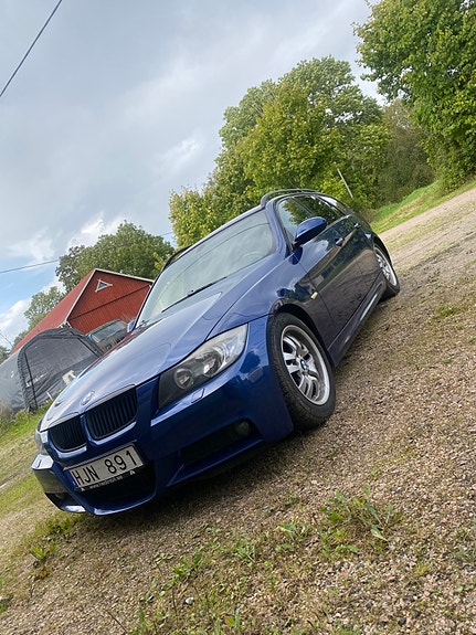 BMW 318i 2 of 7