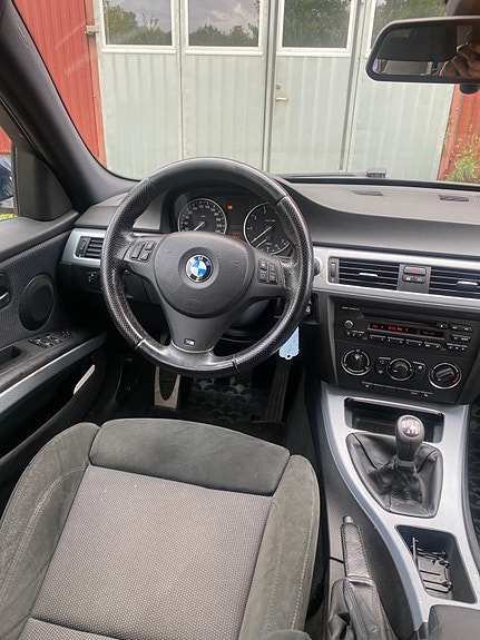 BMW 318i 6 of 7
