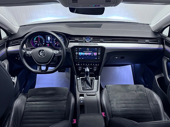 Volkswagen Passat 10 of 26