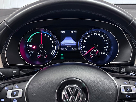 Volkswagen Passat 19 of 26