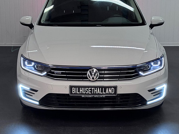 Volkswagen Passat 4 of 26