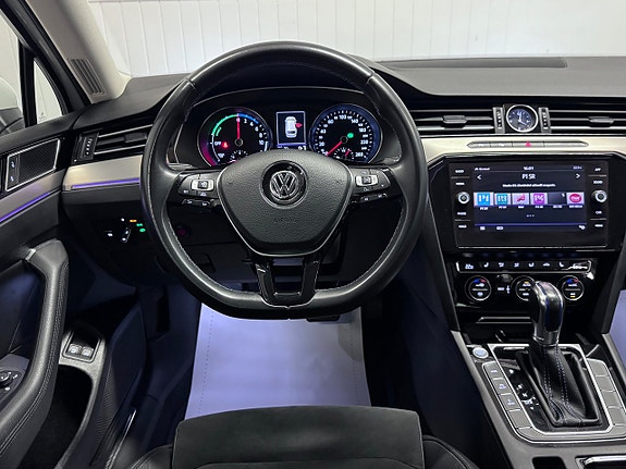 Volkswagen Passat 17 of 26