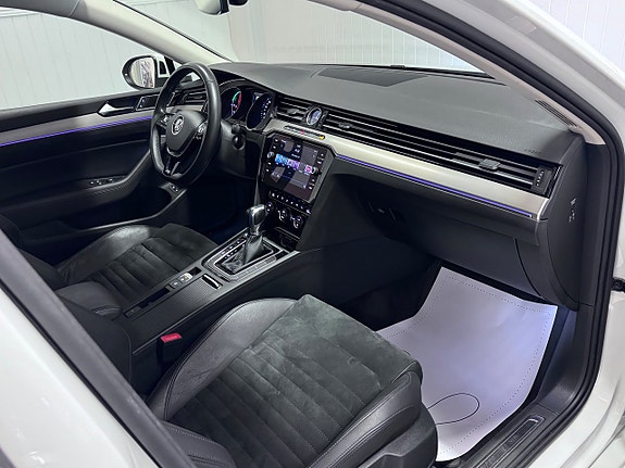 Volkswagen Passat 14 of 26