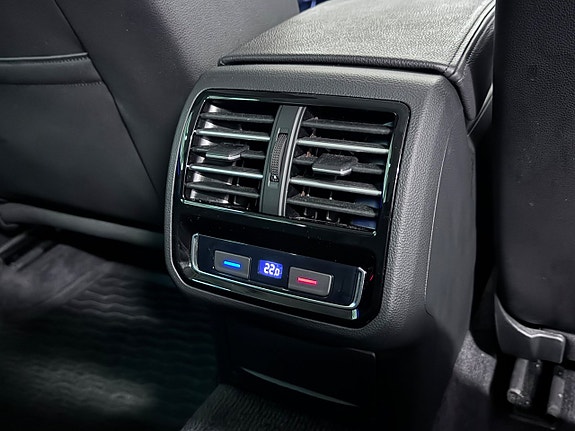 Volkswagen Passat 25 of 26