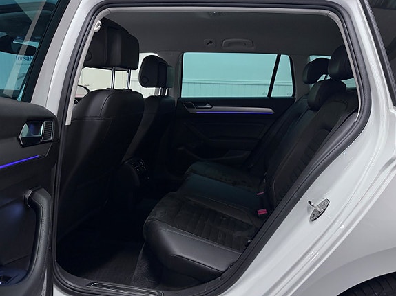 Volkswagen Passat 16 of 26