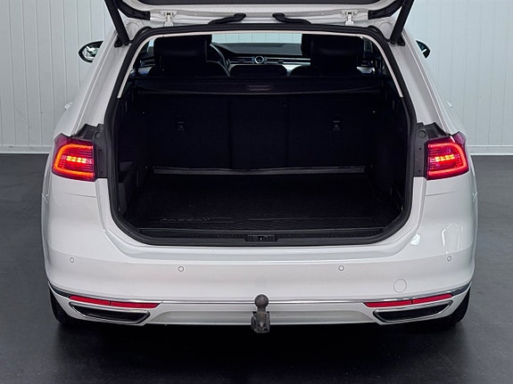 Volkswagen Passat 9 of 26