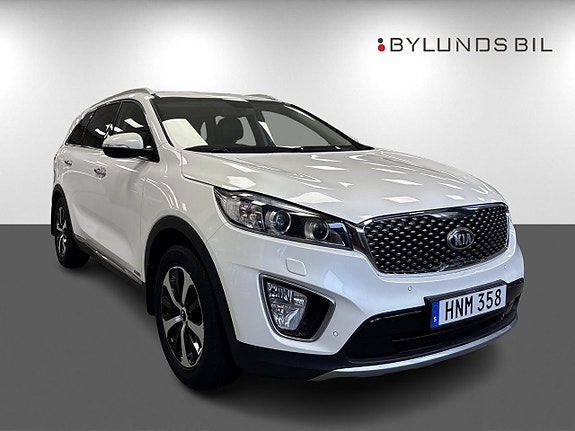 Kia Sorento 3 of 16