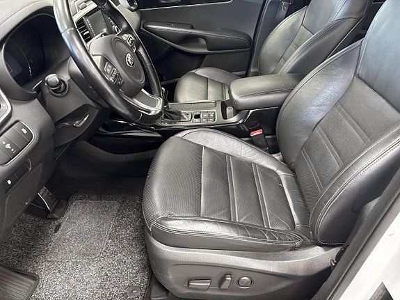 Kia Sorento 8 of 16
