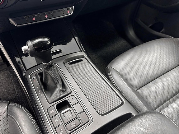 Kia Sorento 12 of 16