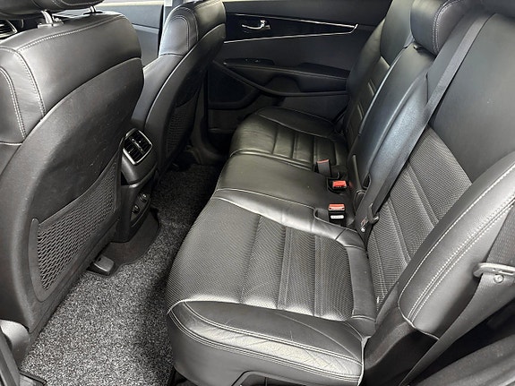 Kia Sorento 9 of 16