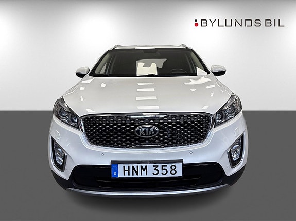 Kia Sorento 2 of 16