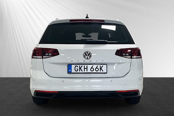 Volkswagen Passat 2 of 7