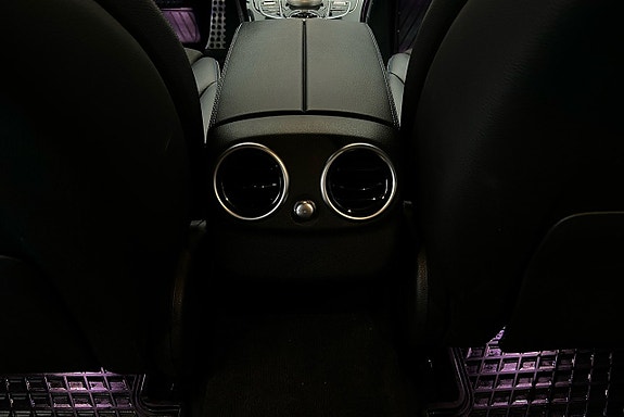Mercedes-Benz C300 e 22 of 27