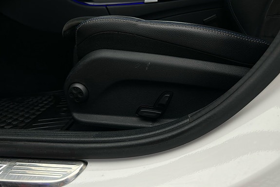 Mercedes-Benz C300 e 17 of 27