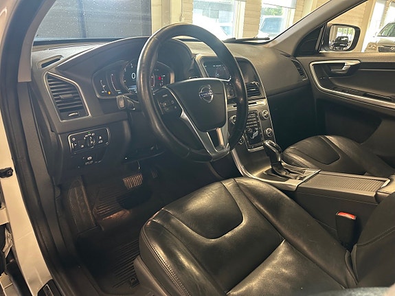 Volvo XC60 9 of 17